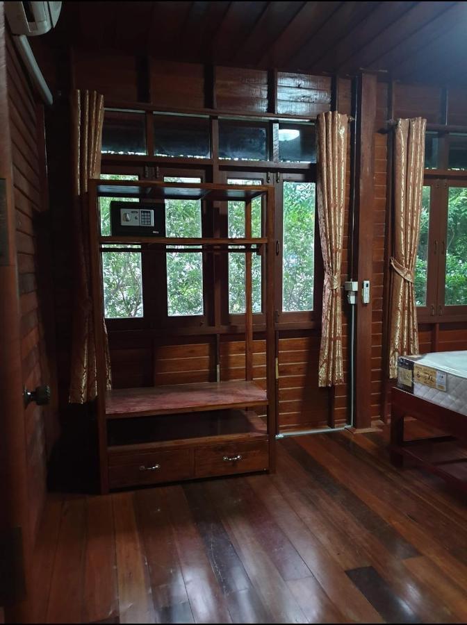 Thai Authentic Wooden House At Kata 外观 照片