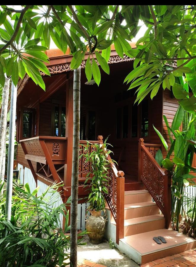 Thai Authentic Wooden House At Kata 外观 照片
